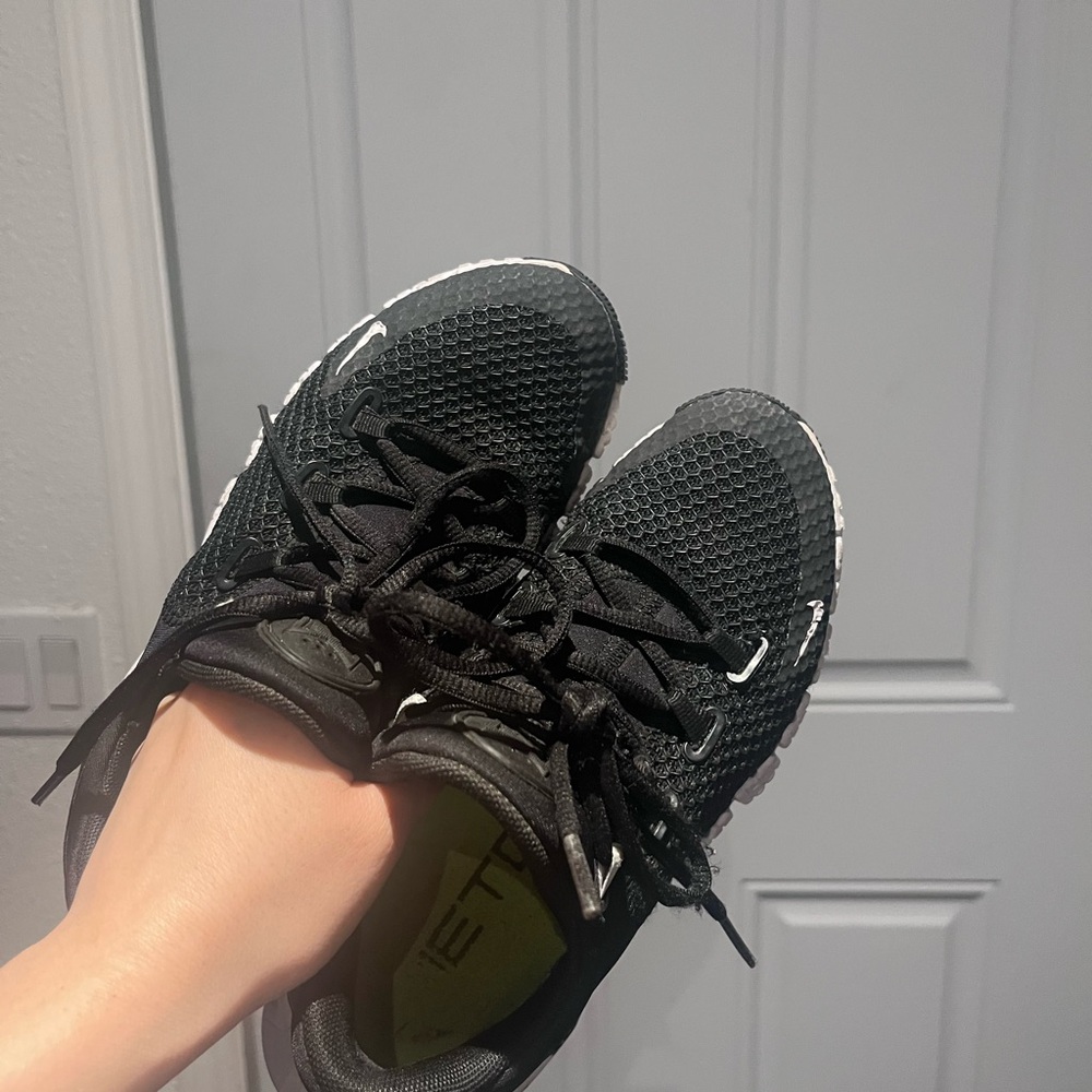 Nike Black and White Athletic Shoes - Picture 2 of 3